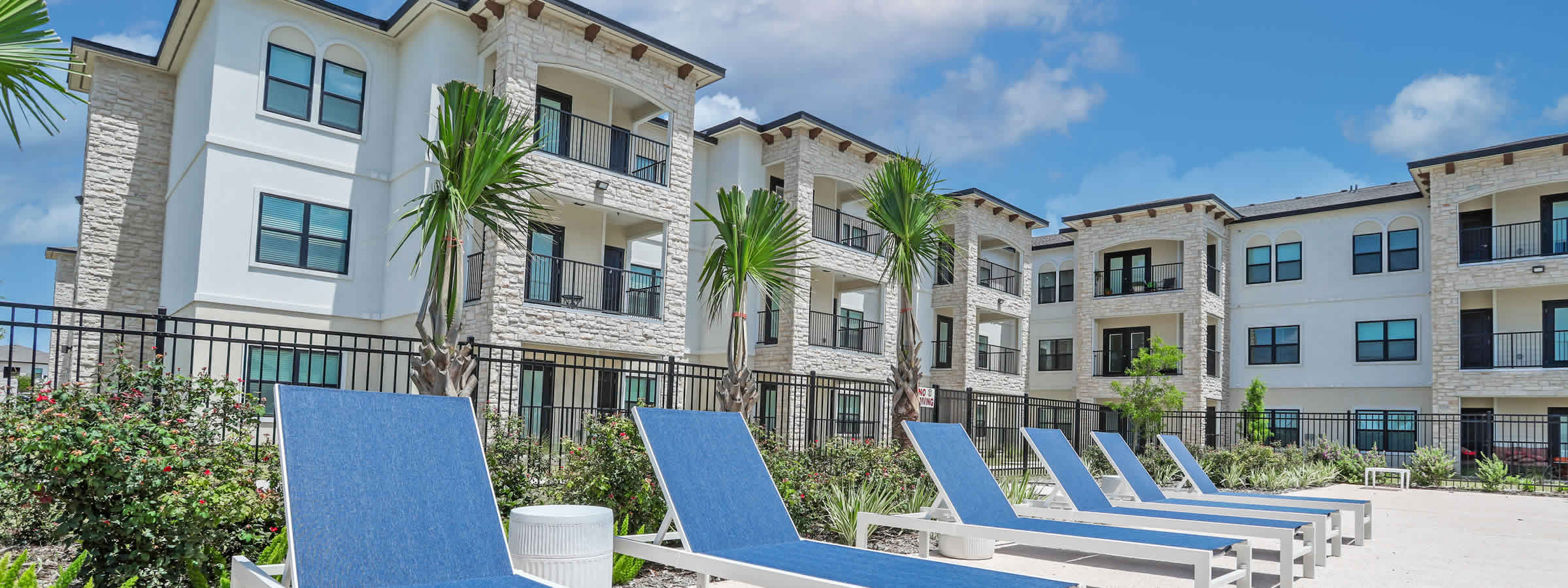 Avanti Legacy at Emerald Point Apartments